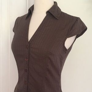 H&M Lightweight Cotton ButtonDown Cap Sleeve Shirt